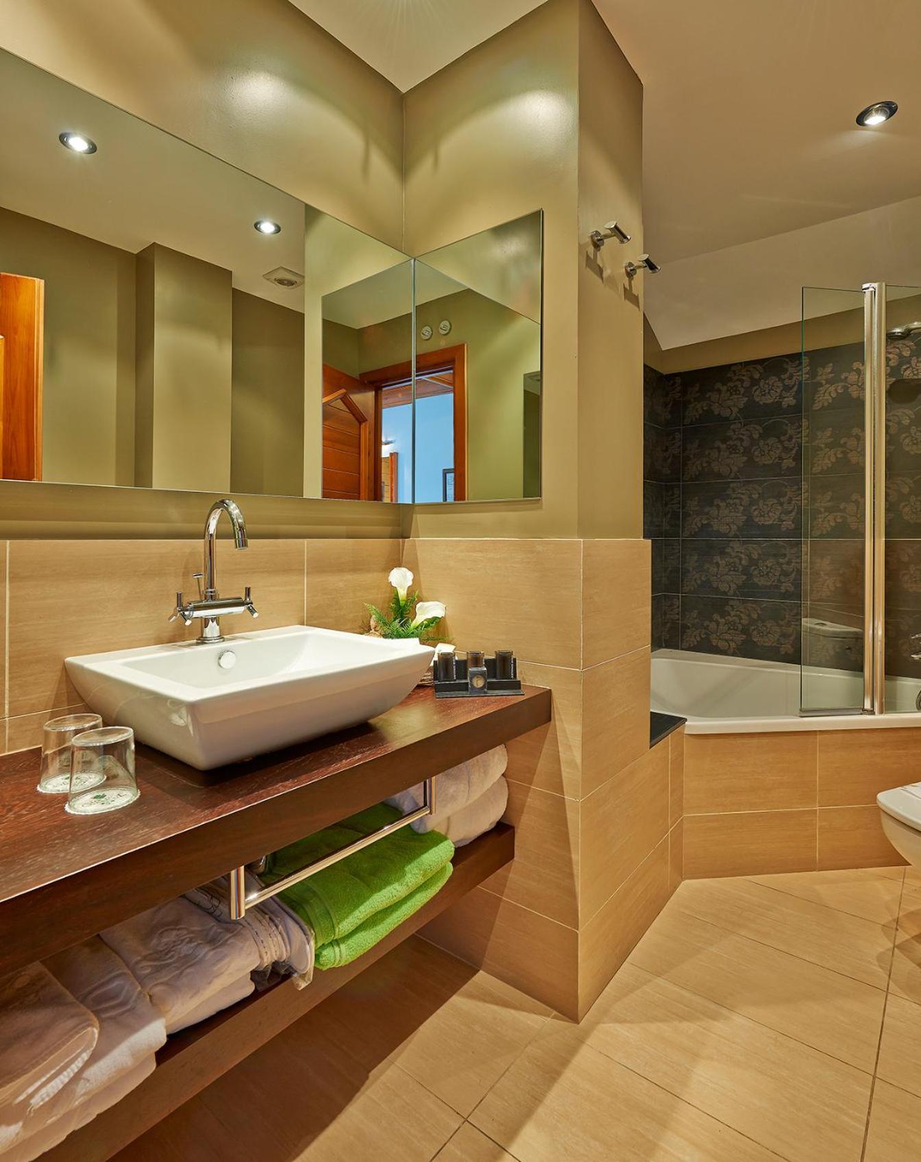 Family Room Spa access